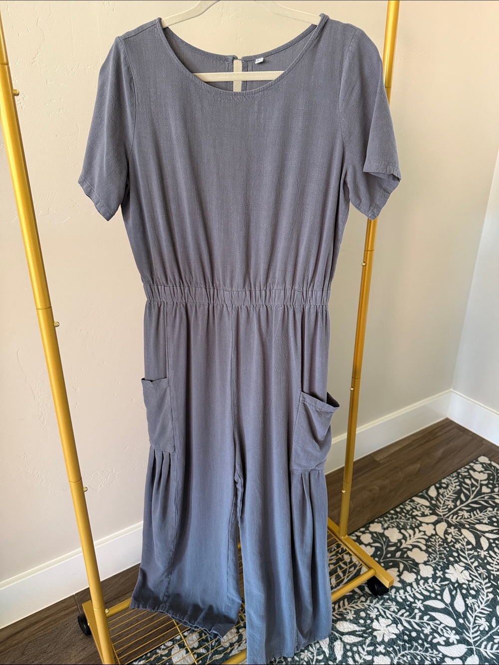 Casual Short Sleeve Wide Leg Jumpsuit in Bluish-Gray. Women’s Medium